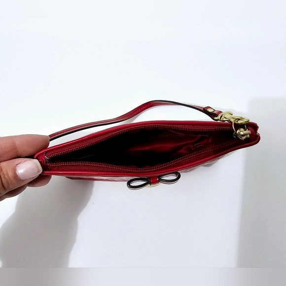 COACH PATENT LEATHER SIGNATURE WRISTLET - Picture 9 of 15